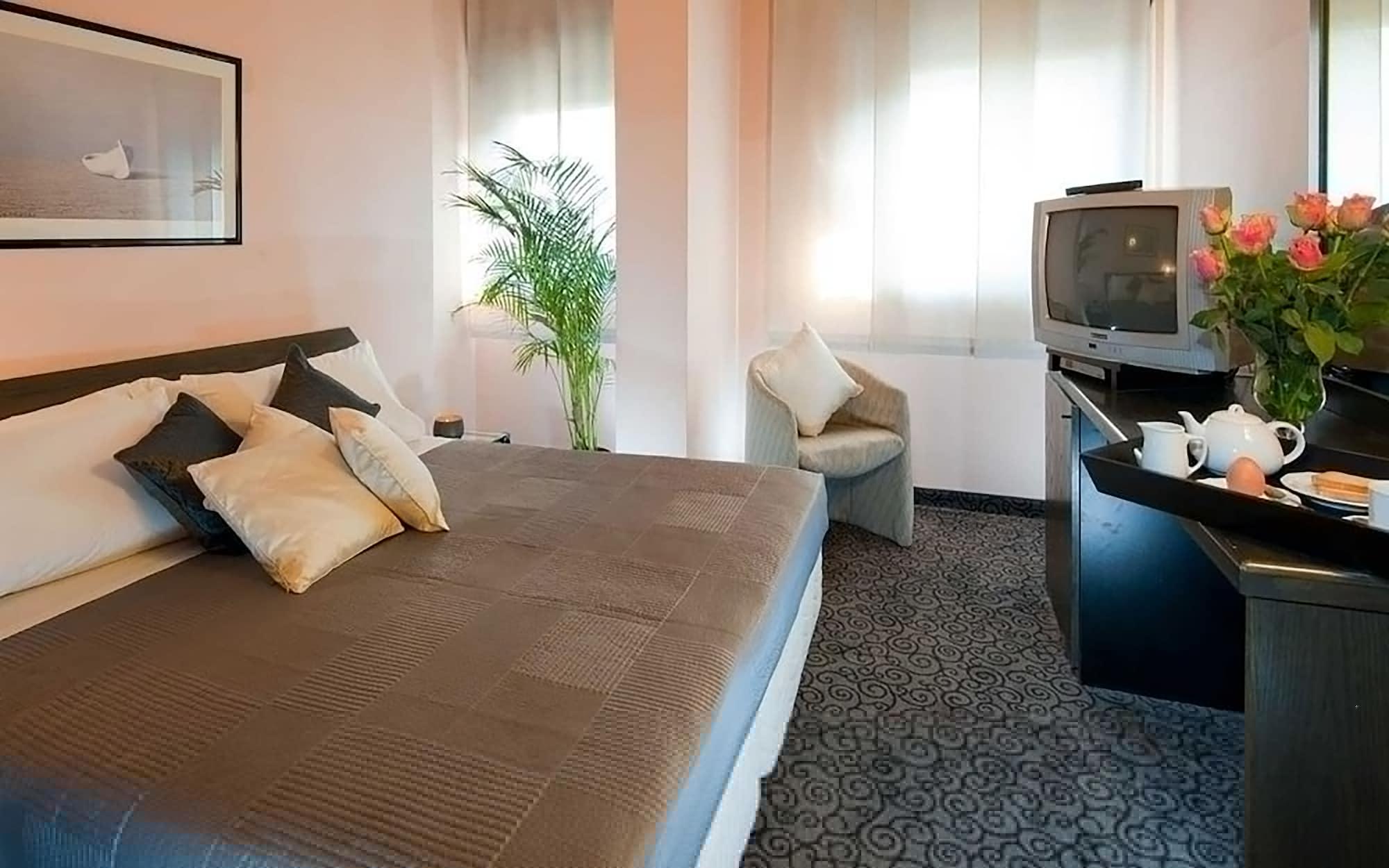 Hotel Comtur Binasco Phòng bức ảnh
